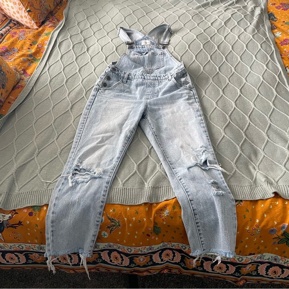 Hidden Jeans Light Wash Distressed Women’s Denim Overalls